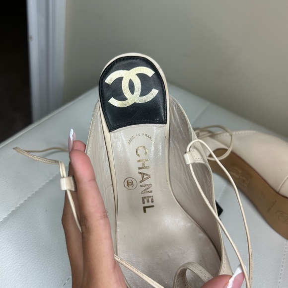 CHANEL Mary Jane Spectator Pumps with Logo Ankle Ties - Size 37 1/2 - Picture 4 of 7